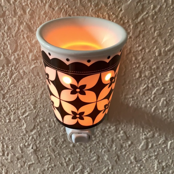 Scentsy Plug In - Picture 4 of 4
